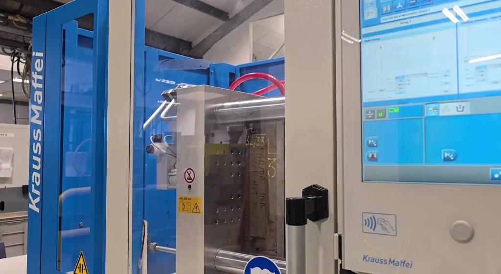 plastic injection moulding machine producing custom plastic parts UK