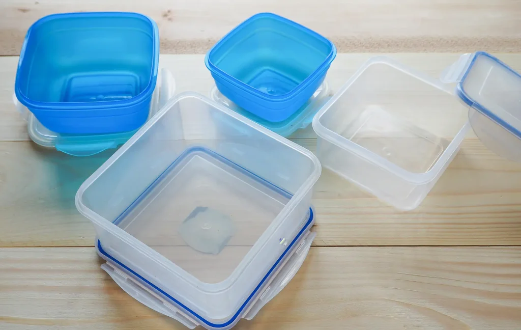 plastic tupperware containers