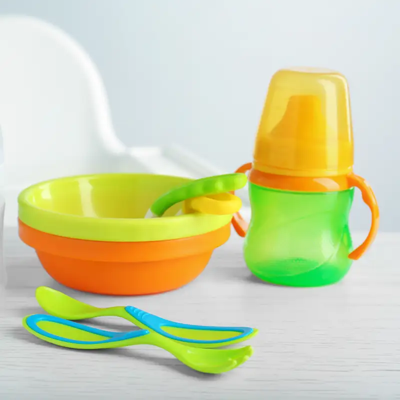plastic childrens cups and plates